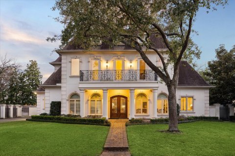 8615 Stable Crest Boulevard